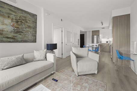 Global Luxury Suites at Capitol Hill - Image 58