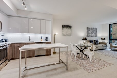 Global Luxury Suites at Capitol Hill - Image 85