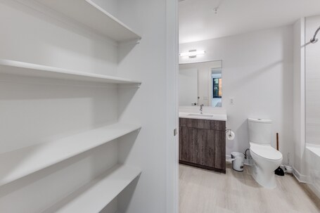 Global Luxury Suites at Capitol Hill - Image 94