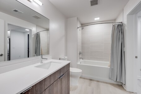 Global Luxury Suites at Capitol Hill - Image 34