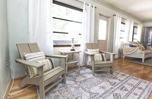 Ensemble douche/baignoire, sèche-cheveux, serviettes fournies, savon