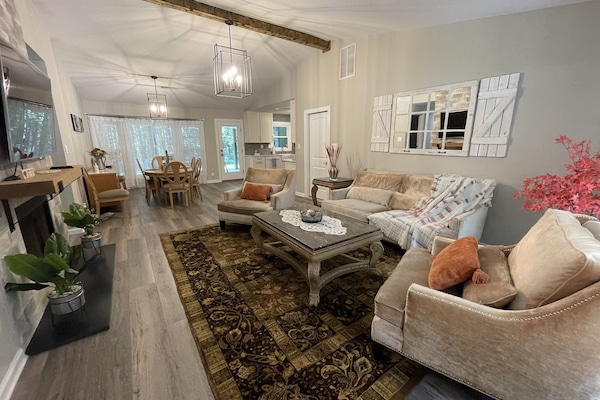 Smart TV, fireplace, stereo