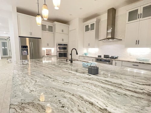 2.5 acre Estate Home Huge Outdoor living area Pool – Central Naples Location