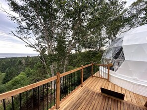 Terrace/patio - Dome #5 ocean view at Domaine Renard (Percé)