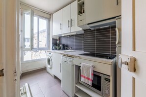 Fridge, microwave, stovetop, dishwasher - Cosy Studio Apartment, Bastille (11th)! (Paris)