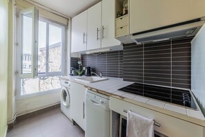 Fridge, microwave, stovetop, dishwasher - Cosy Studio Apartment, Bastille (11th)! (Paris)
