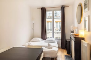 1 bedroom, iron/ironing board, bed sheets - Cosy Studio Apartment, Bastille (11th)! (Paris)