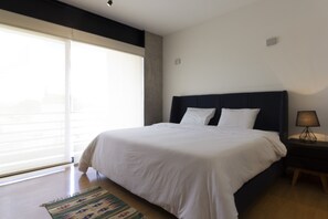 Luxury Room | Down comforters, memory foam beds, individually furnished, desk - El Doce by Homi Rent (Querétaro)