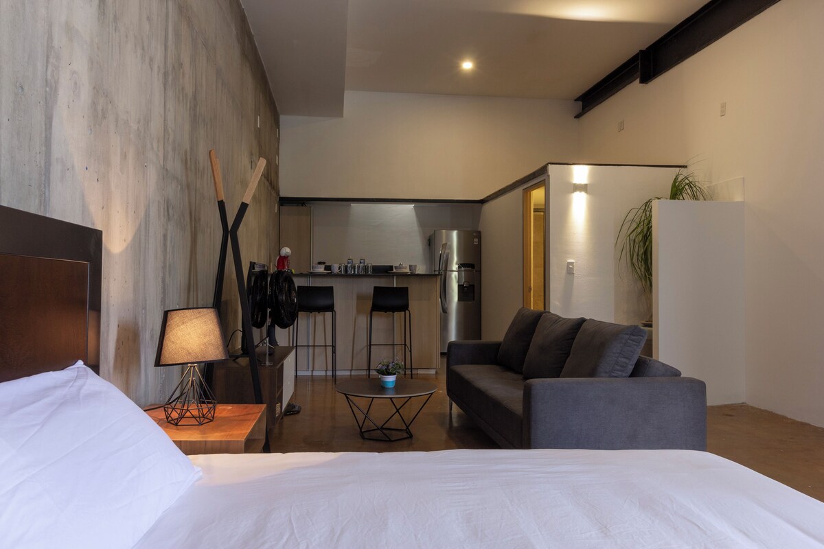 Svit Standard | Duntäcken, memory foam-madrasser, skrivbord och strykjärn/strykbräda