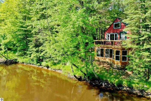 Secluded Riverfront Cottage | Sauna, Fire & Kayaks