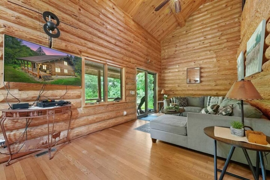 Secluded | Sauna, Fire Pit & 20 Acres Of Trails - Michigan