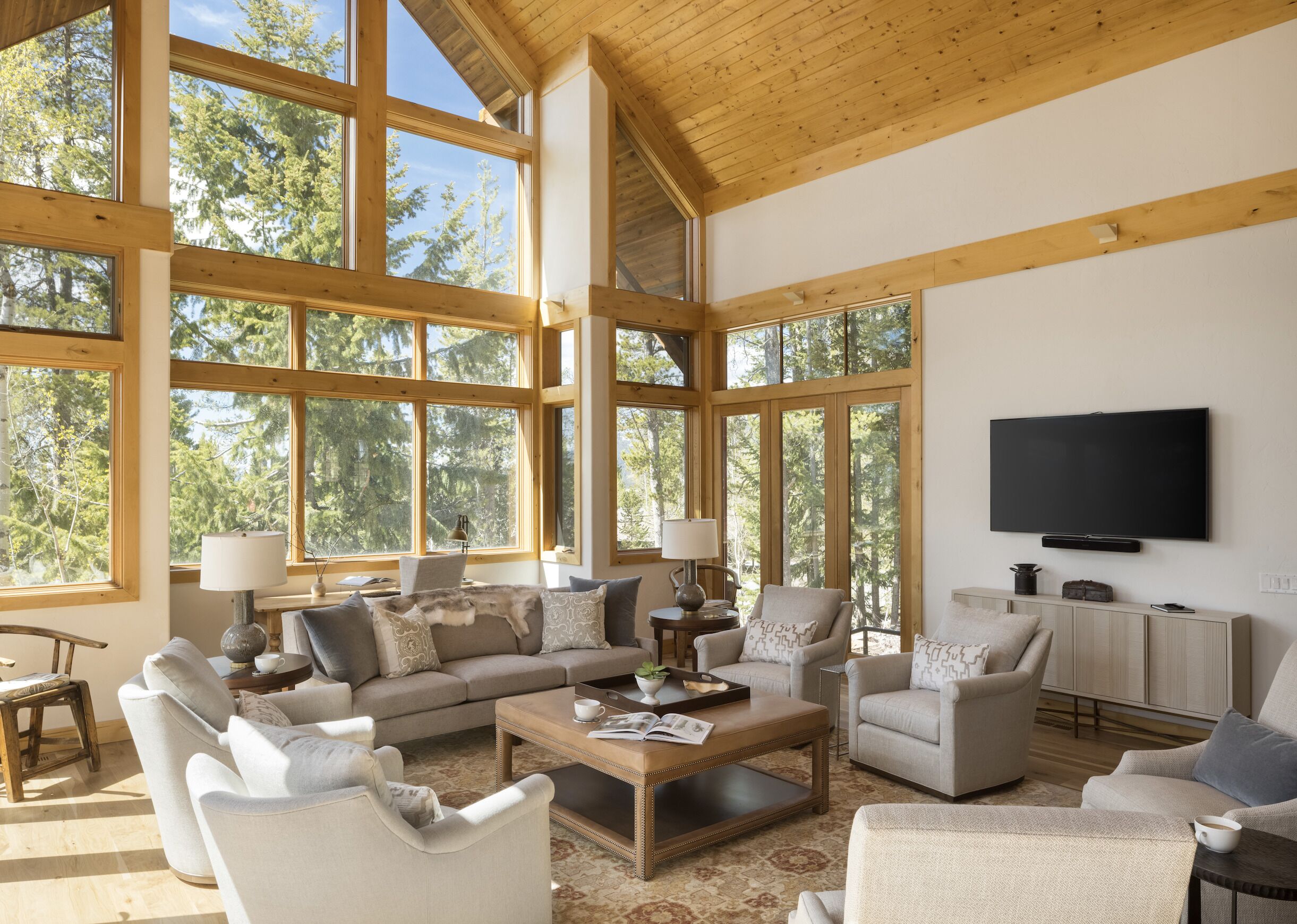 Smart TV, fireplace, stereo