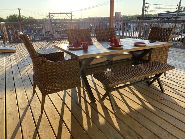 تناول الطعام بالخارج