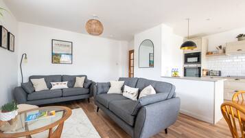 Luxury Cottage, Ensuite (End House Inverness) | Lounge