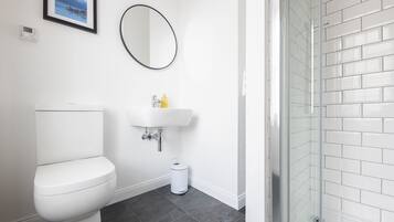 Luxury Cottage, Ensuite (End House Inverness) | Bathroom