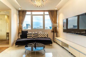 Living area - The Rixx Luxury Apartment in the heart of Saigon , gym/pool/security/rooftop bar (Thành phố Hồ Chí Minh)