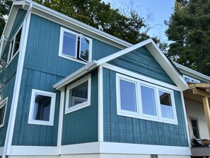 Exterior - Right on the Lake Michigan - walk to town and across from TART trail (Suttons Bay)