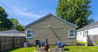 Cheery 2-BDRM in East Rochester! w/onsite parking