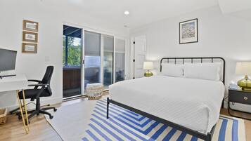 Deluxe Townhome | 3 bedrooms, desk, laptop workspace, free WiFi