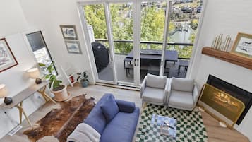 Televisión de pantalla plana, chimenea