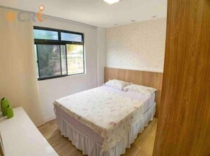 2 habitaciones, cortinas blackout y tabla de planchar con plancha 