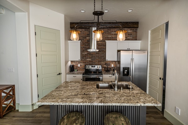 Fridge, oven, stovetop, dishwasher