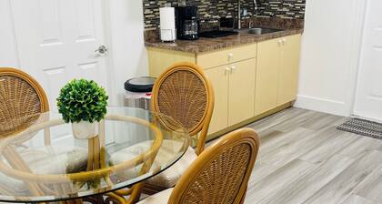 Lovely 2-bedroom apartment “Newly Renovated” near lake Okeechobee and the marina