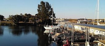 Lovely 2-bedroom apartment “Newly Renovated” near lake Okeechobee and the marina