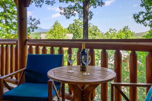 Outdoor dining - Modern Cabin w/ Hot Tub - 17 min to Dollywood (Sevierville)