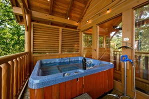 Tina de hidromasaje al aire libre