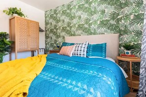 1 bedroom, iron/ironing board, free WiFi, bed sheets - Casita Amarilla, Unique Tiny Home near Downtown SD w/ Private yard (San Diego)