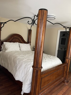 4 bedrooms, free WiFi, bed sheets