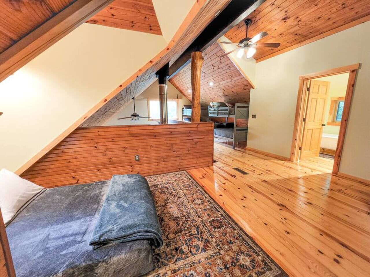 3 bedrooms, iron/ironing board, free WiFi, bed sheets