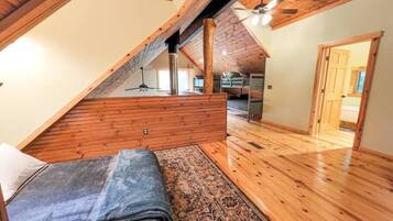 3 soverom, strykejern/-brett, wi-fi (inkludert) og sengetøy