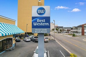 Señal de Best Western para Ocean Sands Beach Resort.