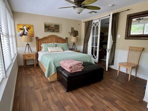 4 bedrooms, desk, travel cot, free WiFi