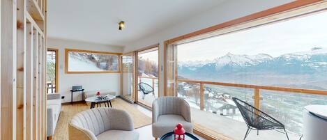 TV, fireplace, DVD player