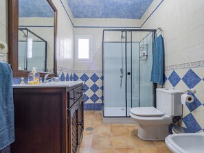 Ducha, secador de pelo, toallas