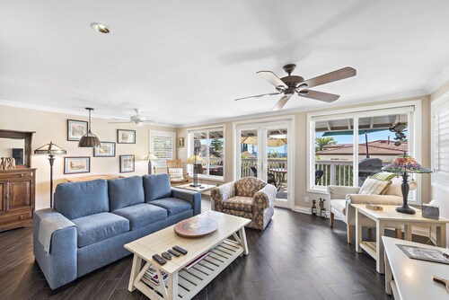 Cheerful Bedroom Beach Cottage  STR15-0264