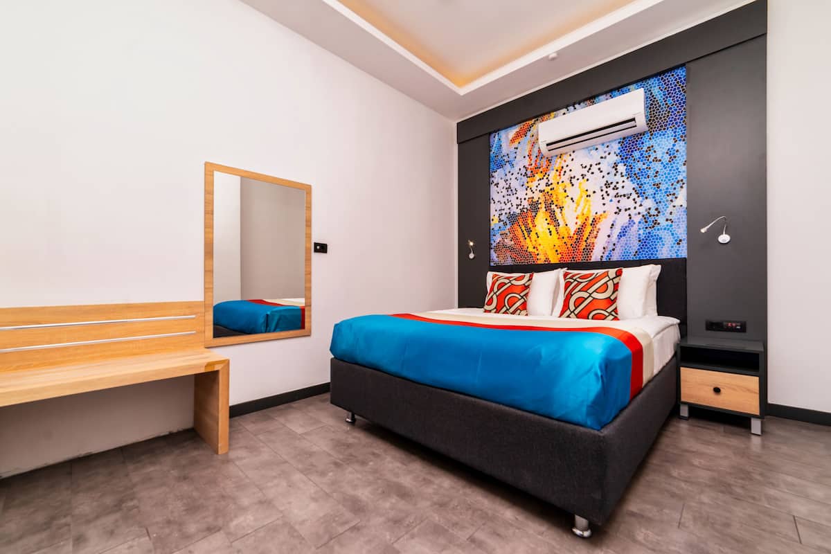 1 bedroom, premium bedding, minibar, desk