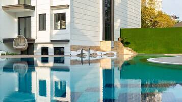 Indoor pool, seasonal outdoor pool, free pool cabanas, pool umbrellas
