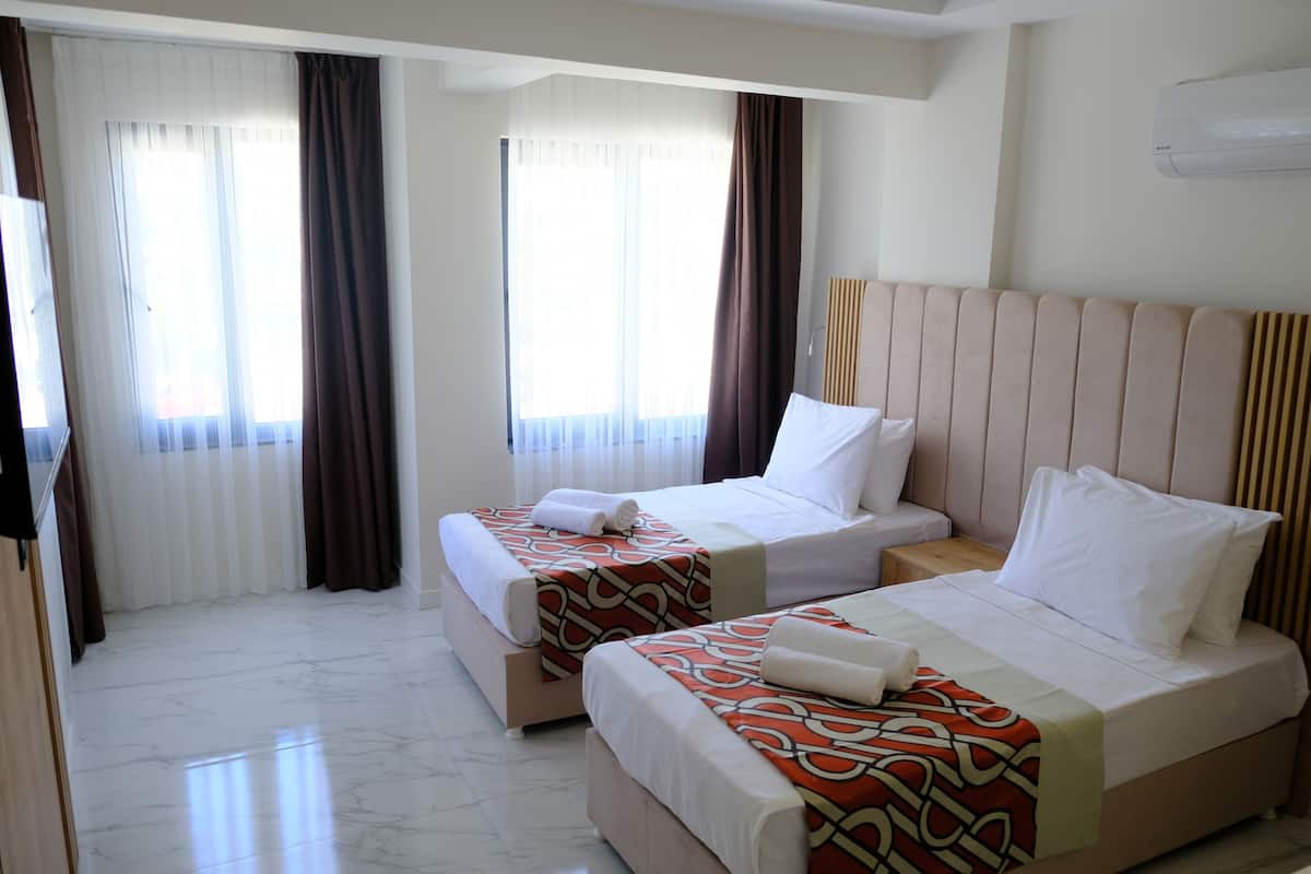 Kamar Double atau Twin Standar | 1 kamar tidur, seprai premium, minibar, dan meja kerja