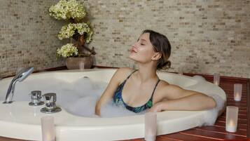 Couples treatment room(s), sauna, hot tub, steam room