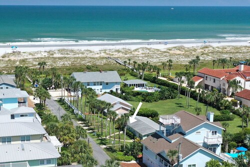 Newly Renovated 1 Bedroom + Office/Den Cottage on Oceanfront Property with Pool Access - St. Augustine Beach