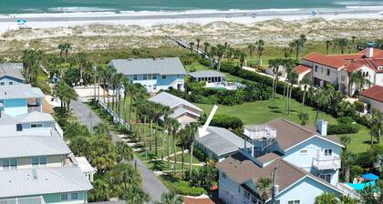 Newly Renovated 1 Bedroom + Office/Den Cottage on Oceanfront Property with Pool Access - St. Augustine Beach