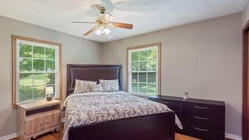 2 bedrooms, desk, iron/ironing board, free WiFi