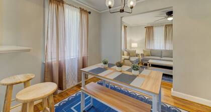 Quaint and Updated Columbian Cottage: Sleeps four!