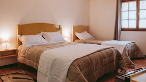 Hypo-allergenic bedding, free WiFi