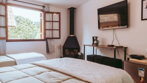 Family Triple Room | Hypo-allergenic bedding, free WiFi