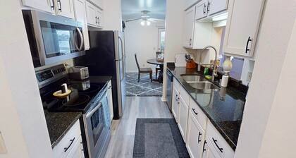 Serviced Apartment Steps From The Fox River